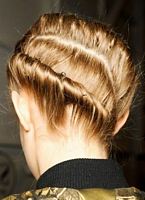  modne fryzury na wesele,  galeria  ze zdjęciami fryzur damskich w katalogu z numerem porządkowym  39
